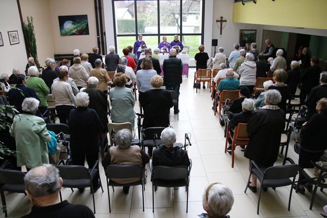 Biskup Radoš posjetio Dom za starije i nemoćne osobe Varaždin